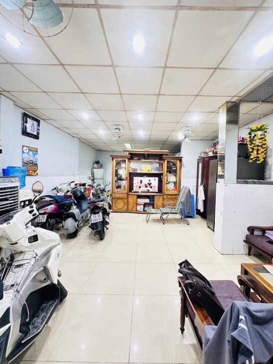 BÁN NHÀ GẦN CHỢ XÓM MỚI – NGANG 5.2M SỔ VUÔNG ĐẸP – 3 TẦNG ĐÚC BÊ TÔNG CỐT THÉP CHẮC CHẮN – HẺM BA