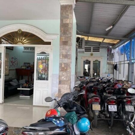 ĐỐI DIỆN CỔNG KHU CHẾ XUẤT LINH TRUNG 2 – BA BƯỚC RA MẶT TIỀN – XE BEN NGỦ TRONG NHÀ – NGANG 7M –