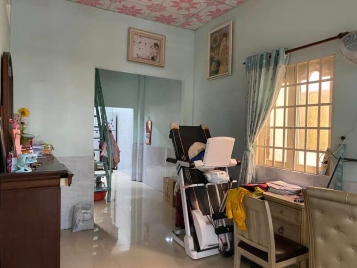 ĐỐI DIỆN CỔNG KHU CHẾ XUẤT LINH TRUNG 2 – BA BƯỚC RA MẶT TIỀN – XE BEN NGỦ TRONG NHÀ – NGANG 7M –