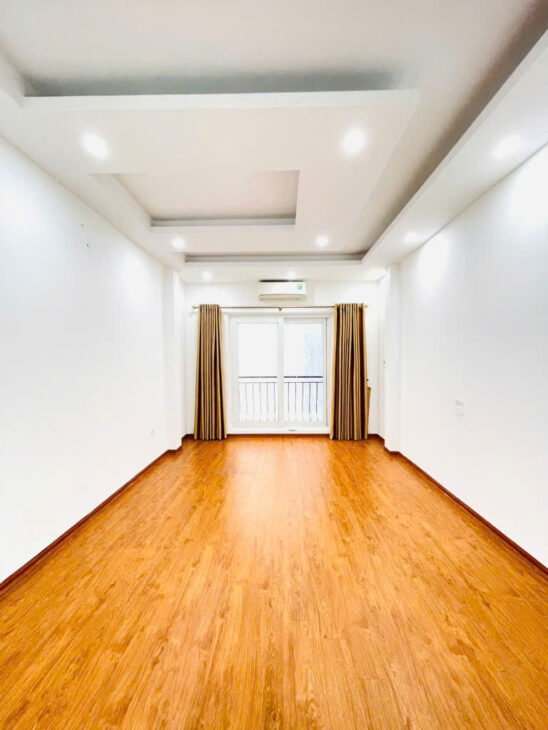 Bán nhà riêng tại Bằng B, Hoàng Liệt, Hoàng Mai, ô tô đỗ cổng, 32m2 5 tầng 6.x tỷ