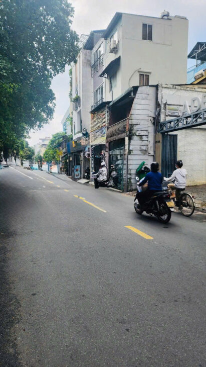 MẶT TIỀN NGUYỄN TRỌNG TUYỂN – 4 TẦNG – KINH DOANH ĐỈNH – VỊ TRÍ SIÊU HIẾM.
