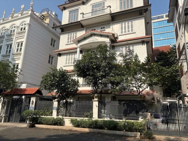 CHO THUÊ BIỆT THỰ 4 TẦNG – KHU VƯỜN ĐÀO – LẠC LONG QUÂN – TÂY HỒ