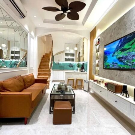 TRUNG TÂM QUẬN THANH XUÂN – HÀNG XÓM ROYAL CITY – GẦN PHỐ – 10M RA OTO – NGÕ ĐẸP – NHÀ ĐẸP LONG LANH