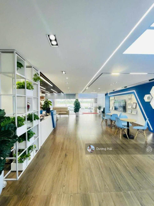 Bán tòa nhà Văn phòng Mặt phố Hoàng Cầu Đống Đa – 240m2 9 tầng – View hồ Dòng tiền 3 tỷ/năm