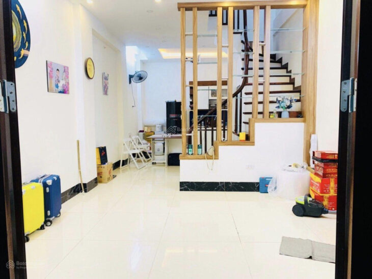 Nhà Đại Từ, DT 50m2 xây 5 tầng, giá 7.7 tỷ, mới, ở luôn, ngõ thoáng, gần đường, SĐCC