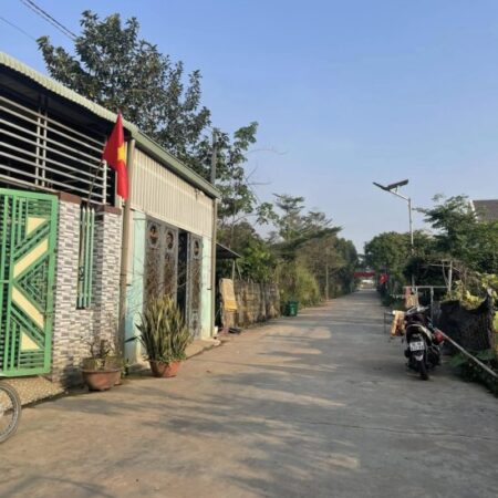 Bán gấp đất thổ cư 82m² cách mặt tiền Đại lộ Đông Tây 50m giá chỉ 950 triệu