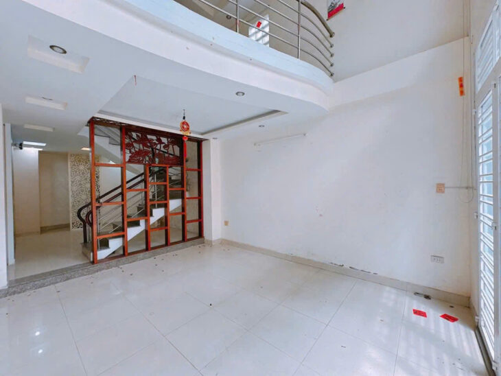 NHÀ ĐẸP 5 TẦNG BTCT NGUYỄN THỊ THẬP – 4M x 13M – Ô TÔ NGỦ NHÀ – GIÁ CHỈ 8.5 TỶ