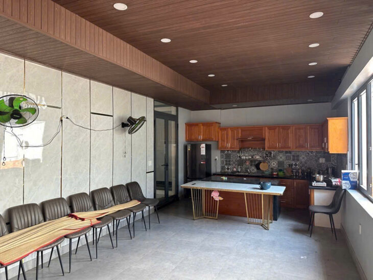 BÁN NHÀ NGANG KHỦNG 18M – DIỆN TÍCH LỚN – HUỲNH TẤN PHÁT, QUẬN 7 – Giá chỉ: 8.1 Tỷ – Nhà 2 tầng