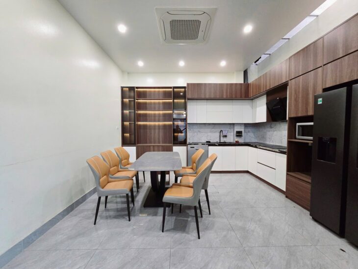 TRUNG TÂM CẦU GIẤY -72M2 -DÂN XÂY CHẮC CHẮN ĐẸP -VÀI BƯỚC RA PHỐ -FULL NỘI THẤT -SẴN Ở