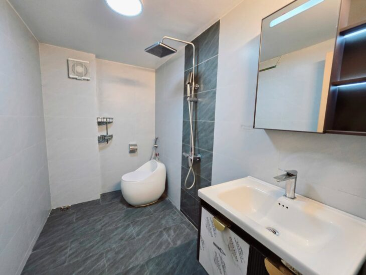 TRUNG TÂM CẦU GIẤY -72M2 -DÂN XÂY CHẮC CHẮN ĐẸP -VÀI BƯỚC RA PHỐ -FULL NỘI THẤT -SẴN Ở