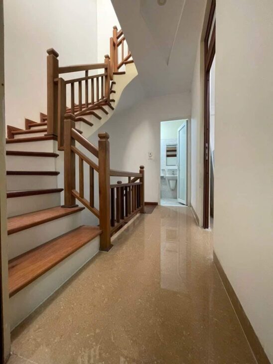 Cho thuê nhà hai mặt tiền,mới, 96m2_ 5T; vỉa hè, Nguyễn Khánh Toàn-30 Tr