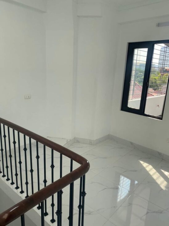 Nhà tôi cho thuê nhà hai cửa đi, mới, 93m2_ 4T; vỉa hè, Duy Tân-29 Tr