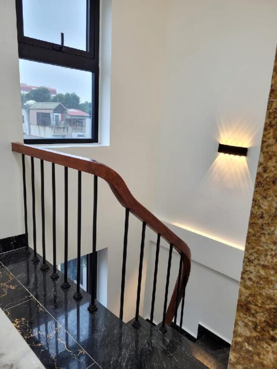 Tôi cho thuê nhà lô góc, mới,vỉa hè, 114m2- 5T, Nguyễn Thị Định_45 Tr