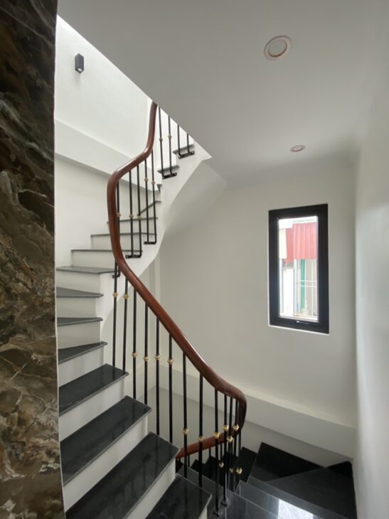 Tôi chủ nhà cho thuê nhà lô góc, mới,vỉa hè, 115m2- 5T, Duy Tân_45 Tr