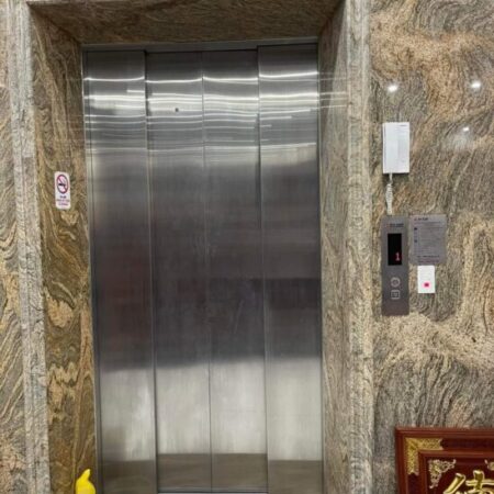 Mình cho thuê nhà lô góc, mới, Nam Trung Yên; vỉa hè 97m2* 5T- 31 Tr