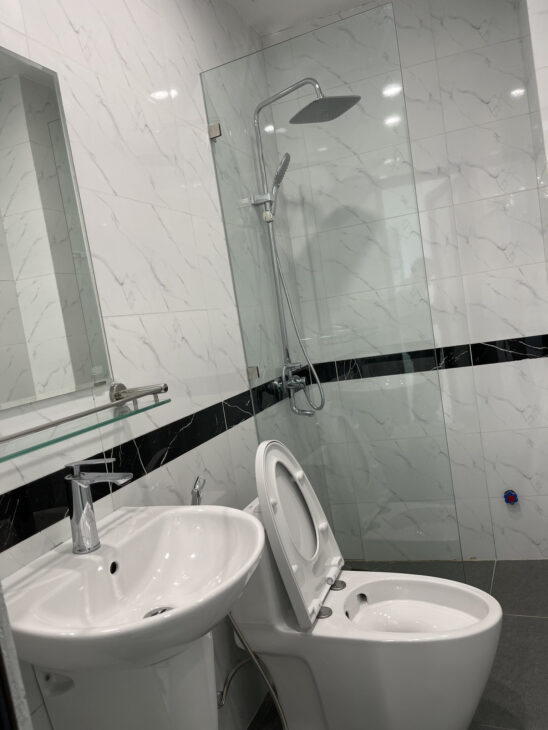 Tôi chủ nhà cho thuê nhà lô góc, mới,vỉa hè, 93m2- 5T, Giảng Võ_30 Tr