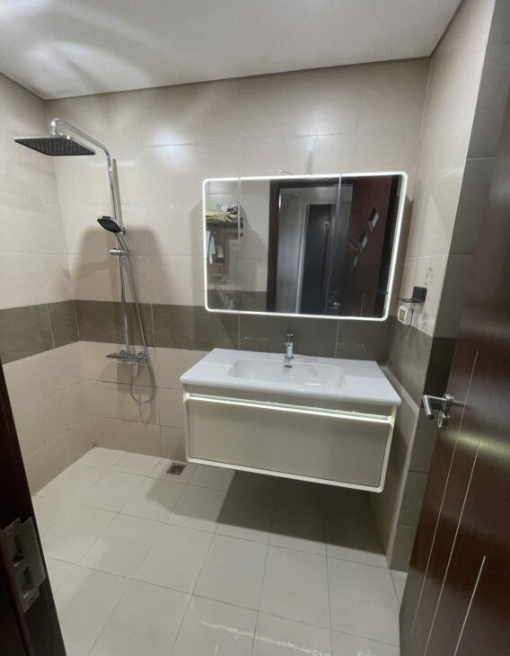 Mình cho thuê nhà đẹp, căn góc, Nguyễn Thị Định, 91m2x 4T vỉa hè 29 Tr