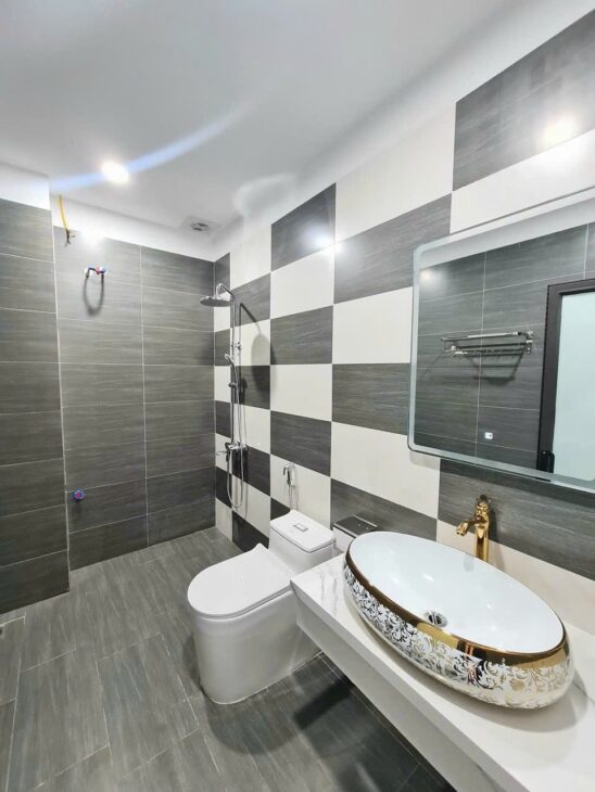 Tôi cho thuê nhà hai mặt tiền,mới,vỉa hè, 102m2- 5T, Thành Công_29 Tr