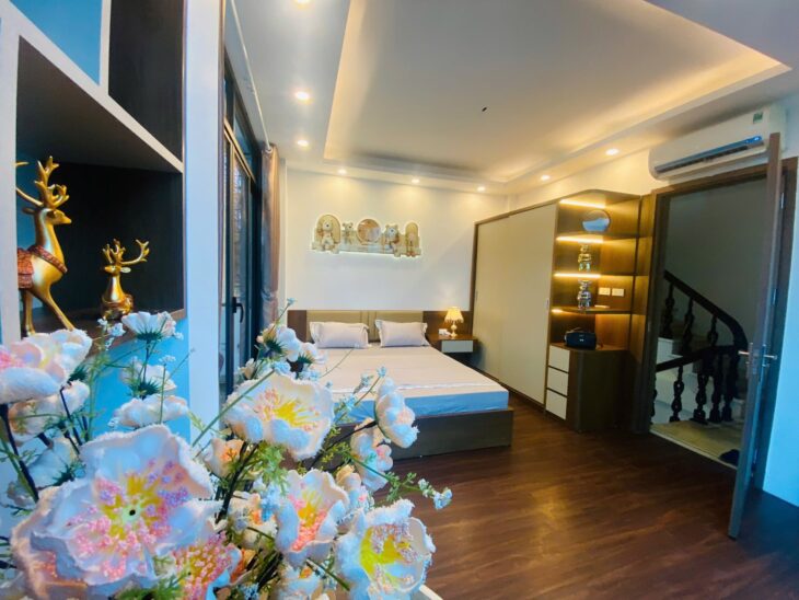 NHÀ ĐẸP Ở XUÂN THỦY -PHÂN LÔ – Ô TÔ – LÔ GÓC 2 MẶT NGÕ – 2 THOÁNG – VEW ĐH BÁO CHÍ TUYÊN TRUYỀN –