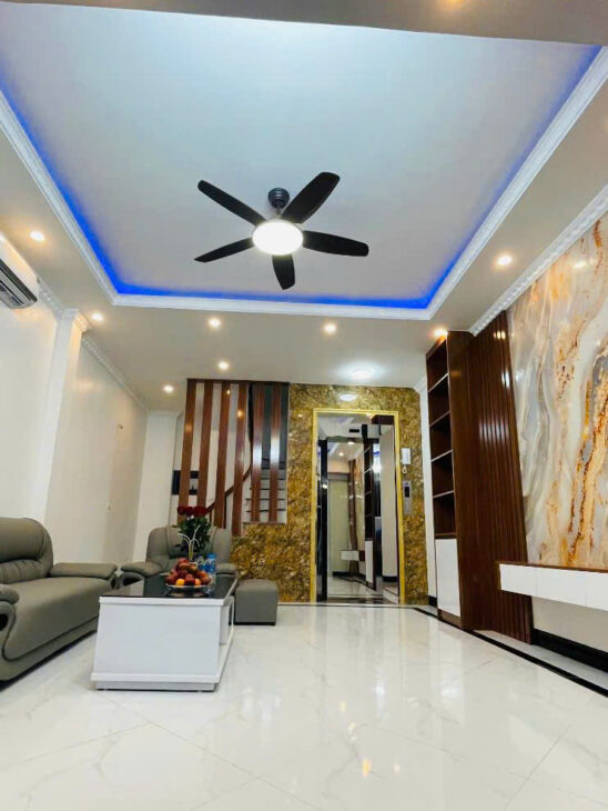 CC bá.n nhà Phạm Văn Đồng 37m thang máy- kinh doanh – ở sướng 9.35 tỷ