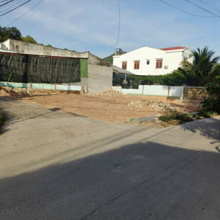 BÁN LÔ ĐẤT 2 MẶT TIỀN CỰC ĐẸP TẠI HÒN NGHÊ, VĨNH NGỌC.