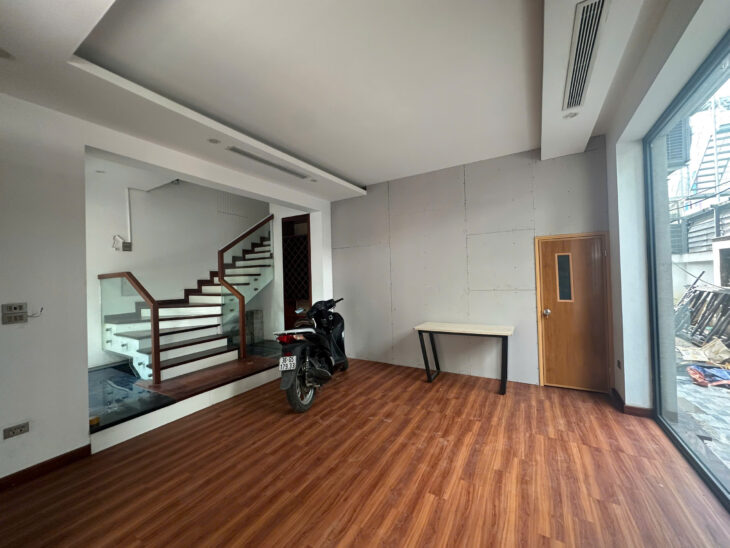 Bán biệt thự Linh Đàm 180m2, mặt tiền 10m, khu VIP, giá 57 tỷ