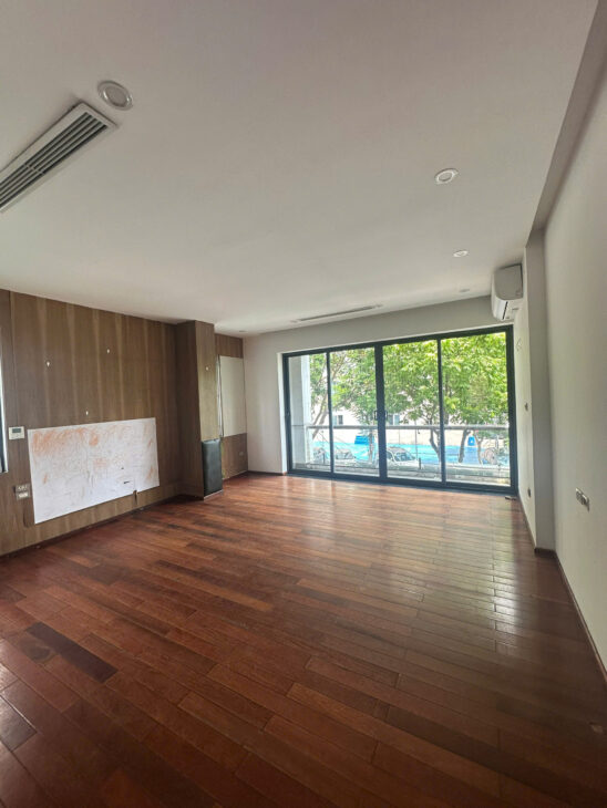 Bán biệt thự Linh Đàm 180m2, mặt tiền 10m, khu VIP, giá 57 tỷ