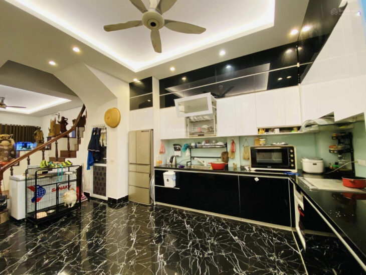 Bán nhà mới Định Công 45m2 x 5T, ngõ rộng, cách 10m ra mặt phố, nhà thoáng, giá chỉ 7.15 tỷ