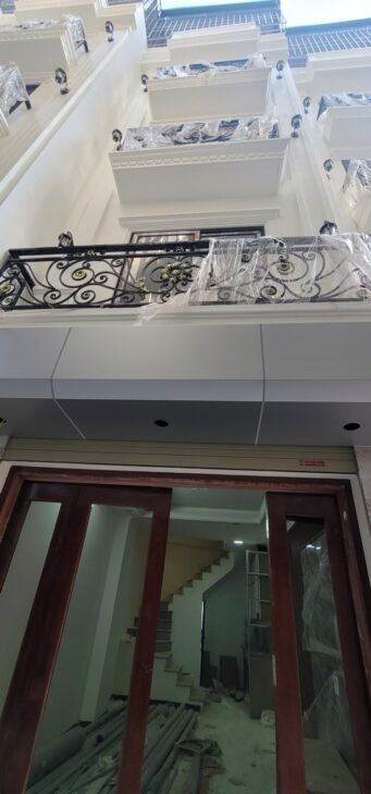 BÁN NHÀ 5 TẦNG PHÚC LỢI – Ở NGAY – GIÁ TỐT 4.XX TỶ – LH EM HUYỀN 0383 150 180