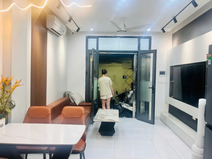 3 BƯỚC CHÂN RA PHỐ NHƯ ĐẠI LỘ