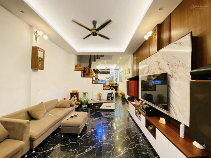 Bán nhà mới Định Công 45m2 x 5T, ngõ rộng, cách 10m ra mặt phố, nhà thoáng, giá chỉ 7.15 tỷ