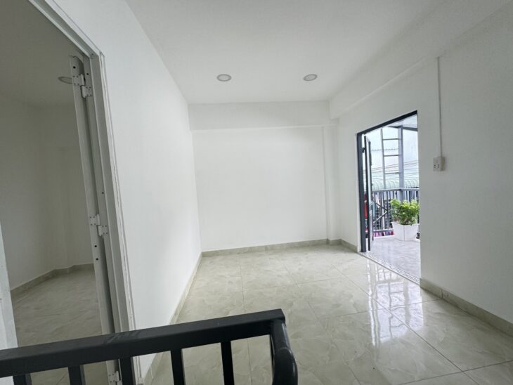 Nhà nhỏ Linh Xuân Thủ Đức giá 1.8 tỷ, hẻm xe hơi, sổ riêng