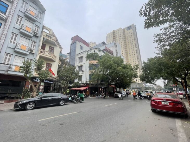 Bán nhà Trung Hòa – Cầu Giấy: 70m2, gần Big C, ô tô vào nhà – giá 11 tỷ