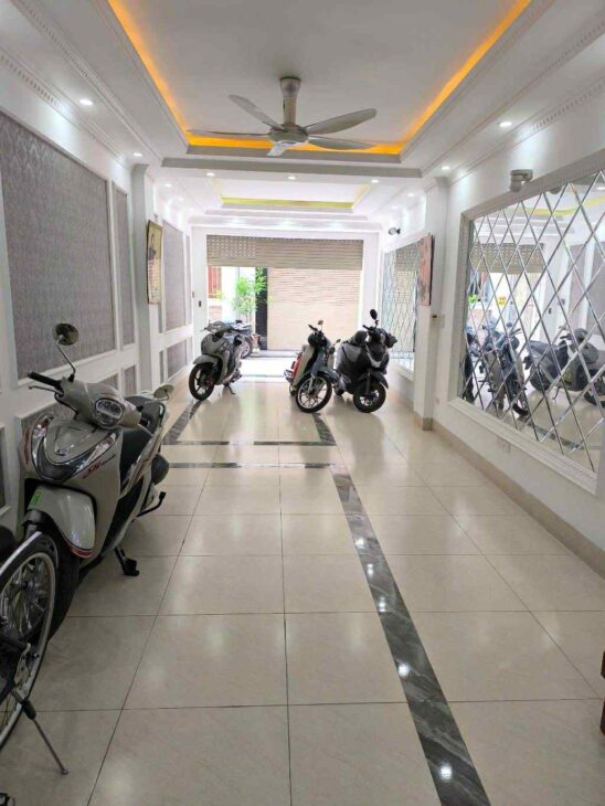 nhà đẹp Cổ Linh, 50m x 5 tầng, gara 2 ôtô, ngõ thông, đón đầu cầu Trần Hưng Đạo