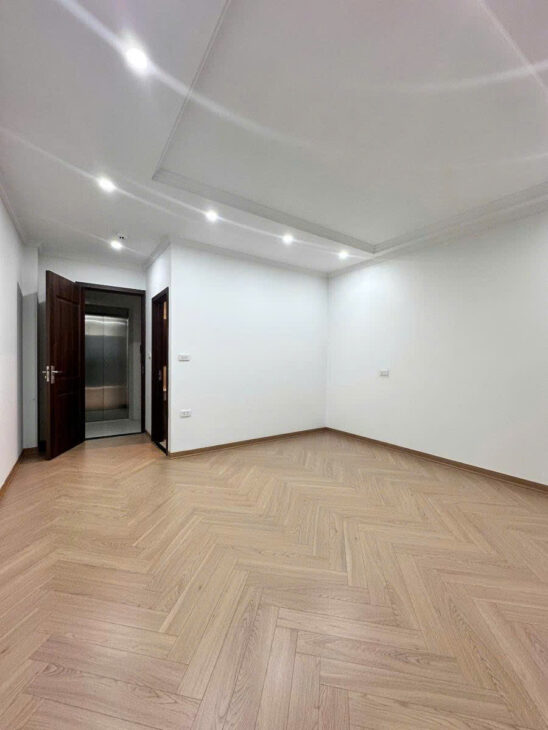 NGÕ 72 NGUYỄN TRÃI OTO VÀO NHÀ – THANG MÁY Dt 37m2 8 tầng mt 4.3m Giá 14.35 tỷ