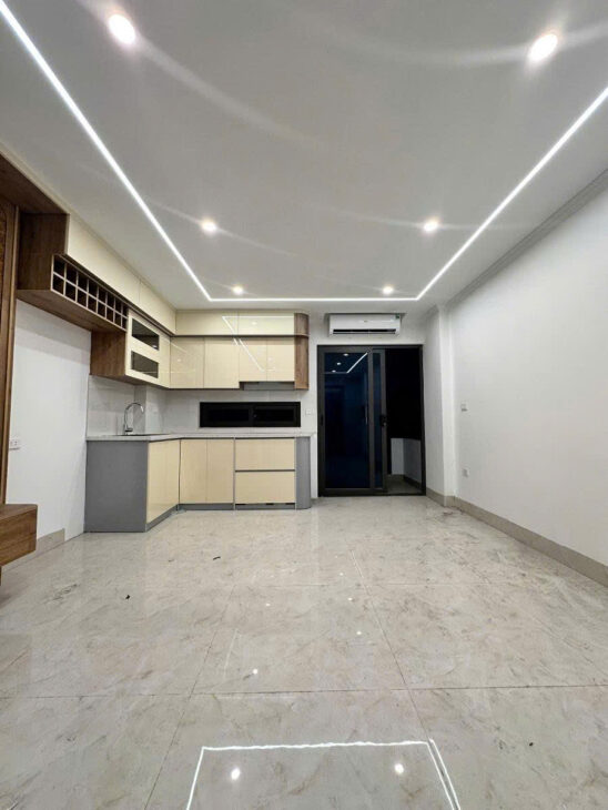 NGÕ 72 NGUYỄN TRÃI OTO VÀO NHÀ – THANG MÁY Dt 37m2 8 tầng mt 4.3m Giá 14.35 tỷ