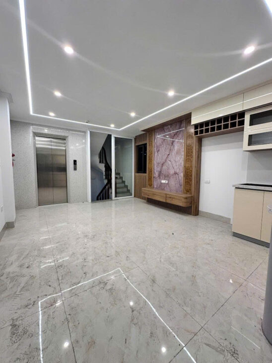 NGÕ 72 NGUYỄN TRÃI OTO VÀO NHÀ – THANG MÁY Dt 37m2 8 tầng mt 4.3m Giá 14.35 tỷ