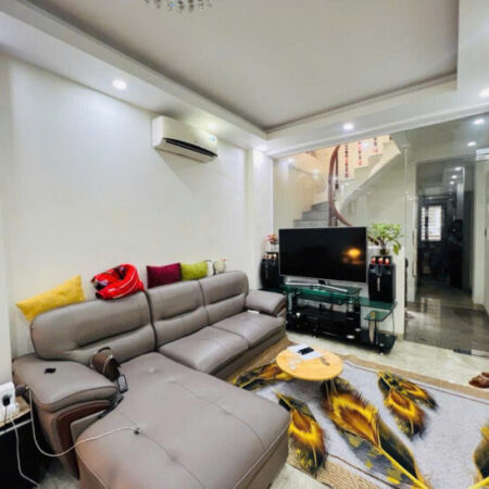 HOÀNG NGÂN – OTO – NGÕ THÔNG – KINH DOANH Dt 52m2 4 tầng mặt tiền 3m Giá 13.3 tỷ