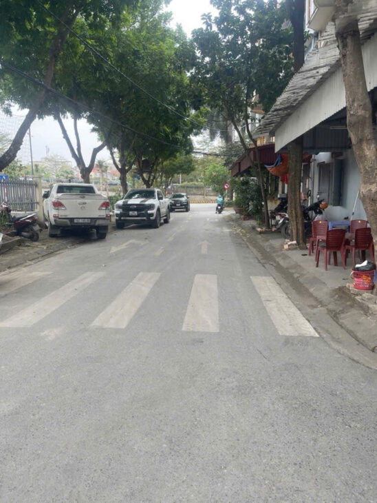 NHA DAN XAY- O TO DE NGAY DEM – GIAO THONG THUAN TIEN
