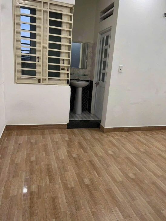 CHỈ hơn 6 tỷ có ngay NHÀ VIP Cách Mạng t8 q10-hẻm xe hơi-có ban công thông thoáng