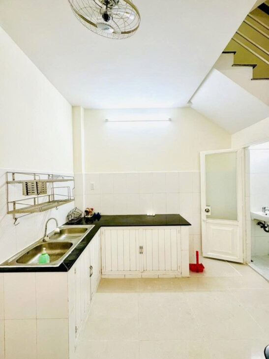 HẺM XE HƠI – TT Q10 -TÔ HIẾN THÀNH- SIÊU HIẾM NHỈNH HƠN 6 TỶ