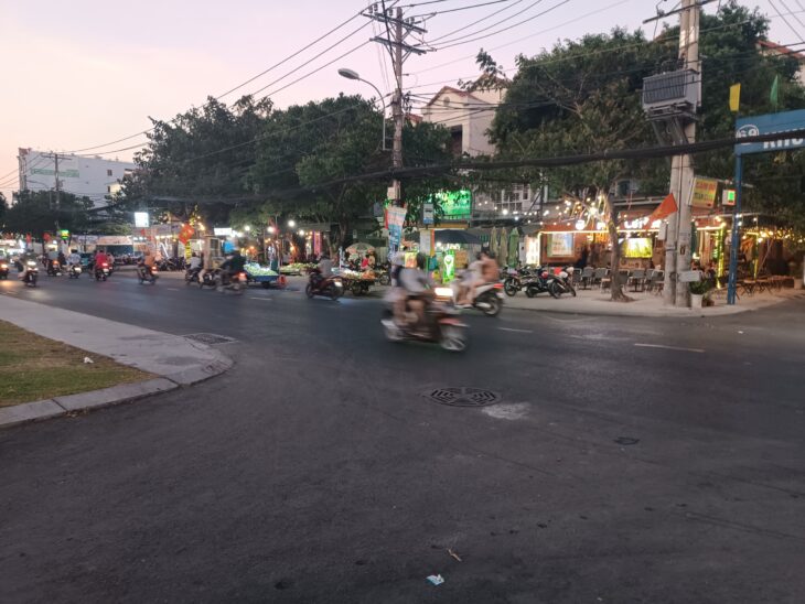 Bán nhà mặt tiền 100x100m giá 90 tỷ Đường Khu Chợ Lê Minh Xuân