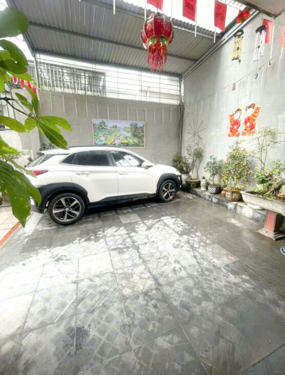 Nhà 91m 4 tầng độc lập, sân để 2 ô.tô Giá 4.7 tỉ gần ngã 4 Thiên Lôi