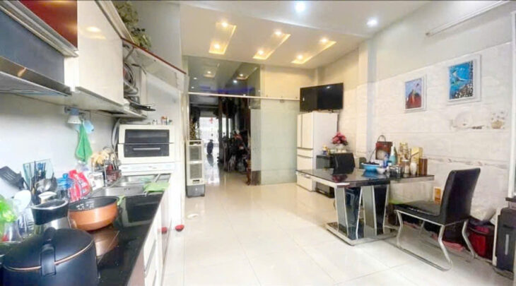 Nhà 91m 4 tầng độc lập, sân để 2 ô.tô Giá 4.7 tỉ gần ngã 4 Thiên Lôi