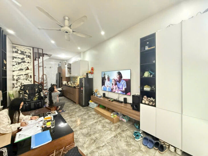 Bán nhà riêng 6 tầng phố Kim Đồng, Q. Hoàng Mai, ô tô đỗ cửa, 40m2, giá 13.6 tỷ (TL)