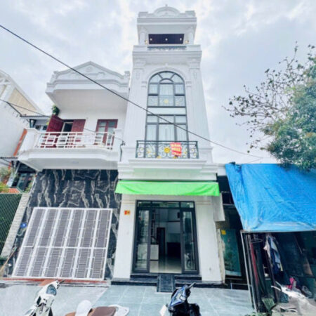 Rẻ nhất khu phân lô Văn Cao, 30m 5 tầng, đường 12m, Giá 3.79 tỉ