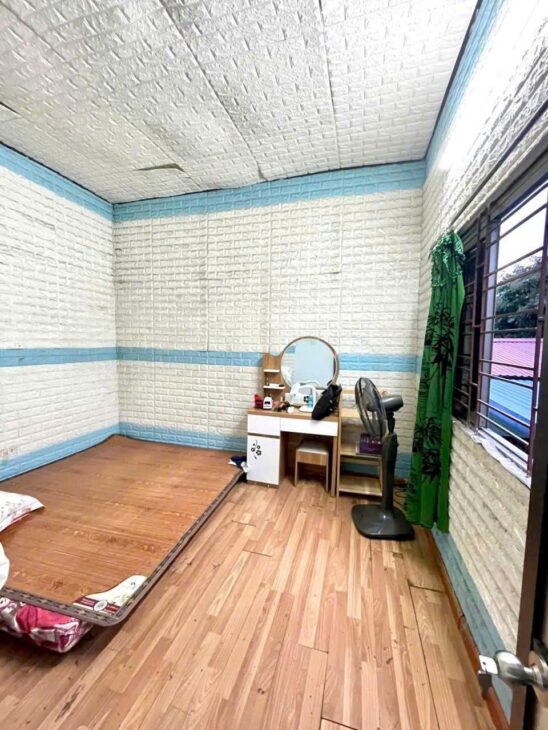 CHÍNH CHỦ BÁN ĐẤT TẶNG NHÀ CẤP 4 GÁC LỬNG LÔ GÓC ,MẶT NGÕ Đường CAM LỘ, Phường HÙNG VƯƠNG.