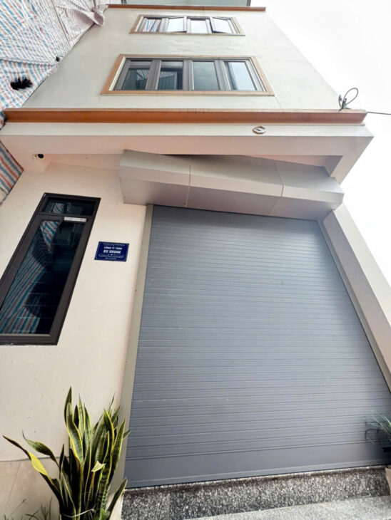 Chủ cần tiền bán gấp căn nhà 3 tầng tổ 6, Quang Minh, Mê Linh. Nhà mới