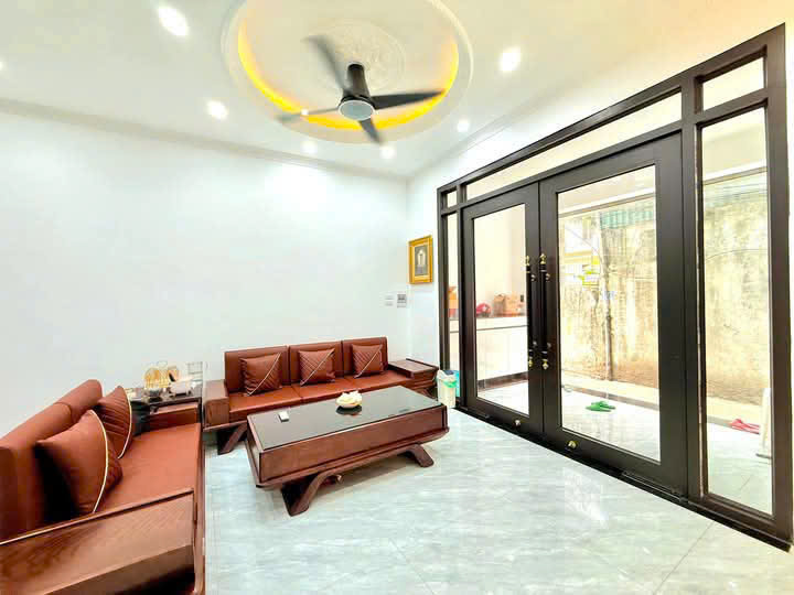 12. Dòng tiền ổn định 40tr/ tháng, Tô Vĩnh Diện, Thanh Xuân. 43m2, 5 tầng, giá 13,5 tỷ. Ô tô tránh