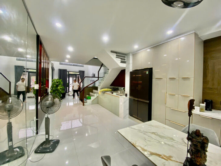 Bán nhà 4 tầng, 122m², 4PN, 4WC, Q.9, 12.8 tỷ, sổ hồng